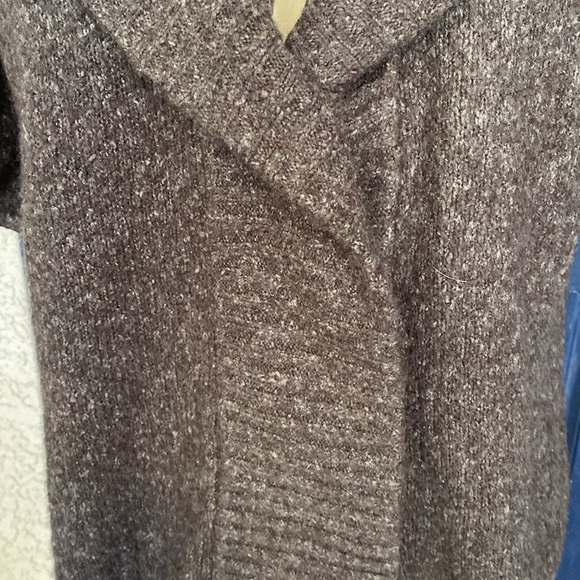 BCBG MaxAzria Cozy Soft Short Sleeve Sweater Cape Relaxed Fit Light Brown Urban - Picture 10 of 10